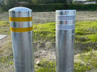 Galvaniseret pullert Ø89 / Ø114 – 1200 mm med refl