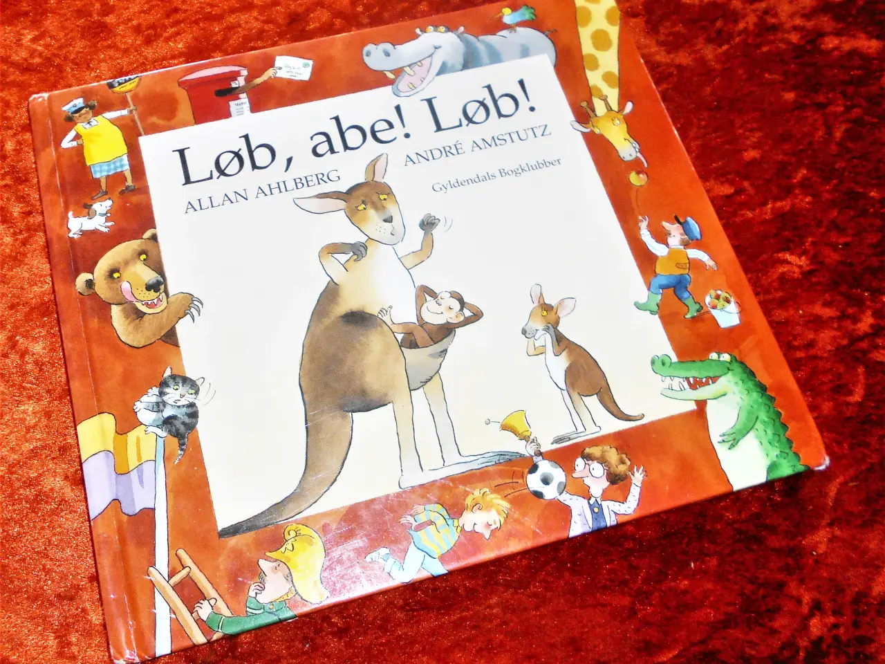Billede 1 - Løb, abe! løb, Allan Ahlberg,
