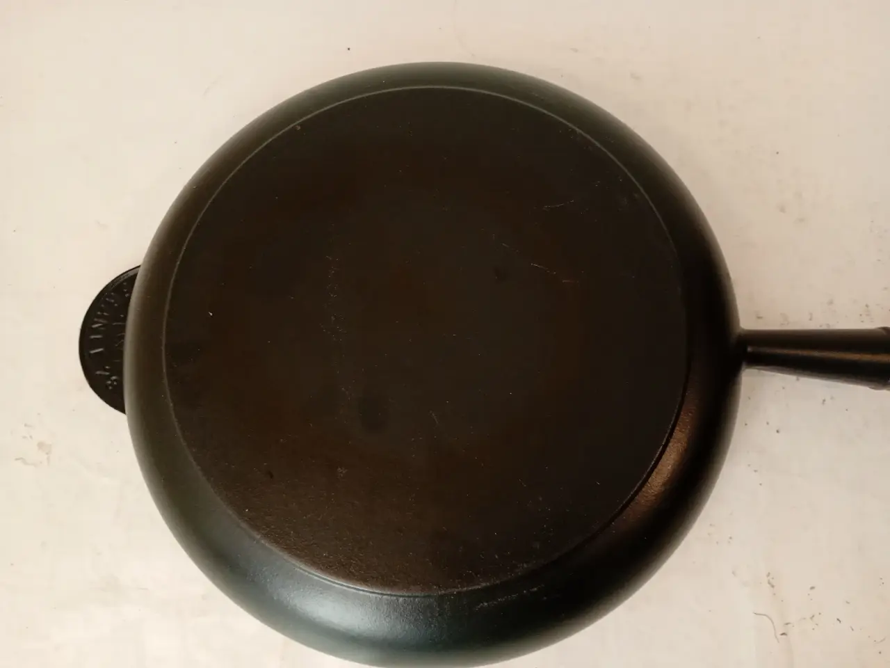 Billede 4 - STOR LE CREUSET STØBEJERNS STEGEPANDE MED TRÆSKAFT