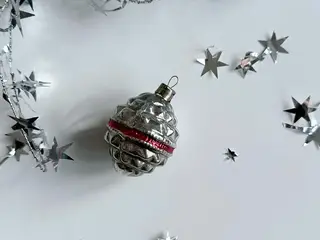Vintage julekugle, lanterne, sølv m bort