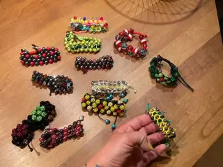 Nye knyttede armbånd