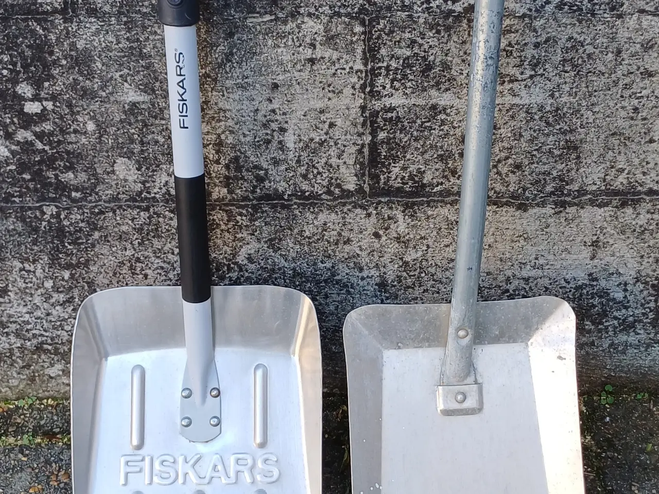 Billede 1 - Fiskars sneskovl med kort skaft