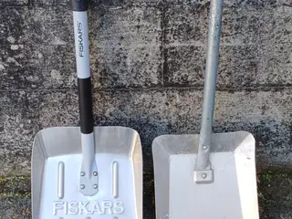 Fiskars sneskovl med kort skaft