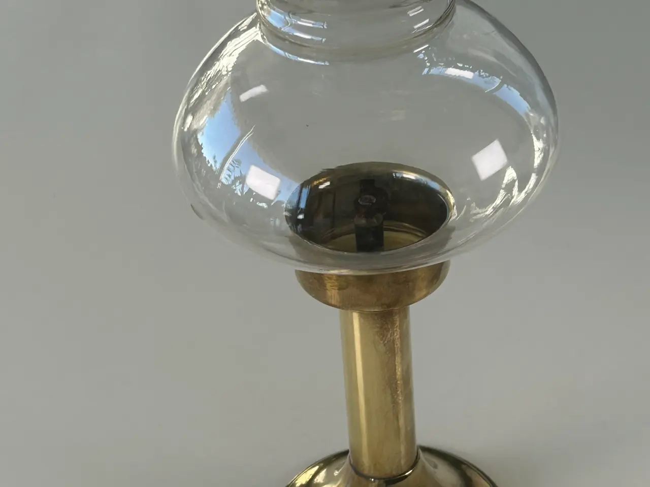 Billede 3 - Vintage messing olielampe med klar glaskuppel – el