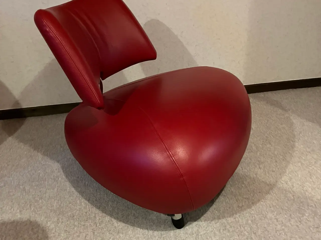 Billede 1 - Lænestol rød læder. Leolux icon.