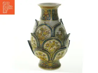 Dekorativ vase med blomsterdesign (str. 24 cm)