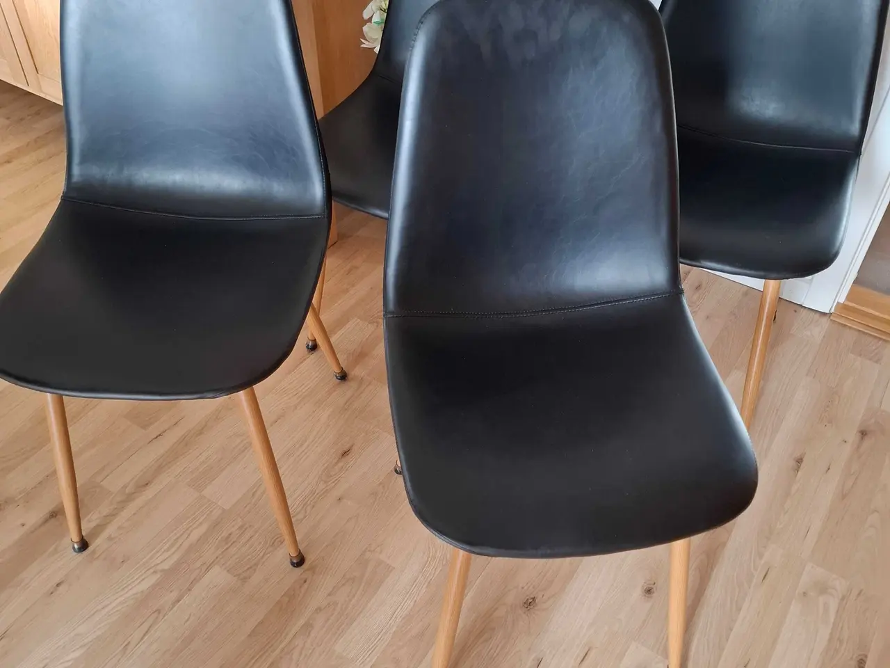 Billede 2 - Spisebord med 4 stole
