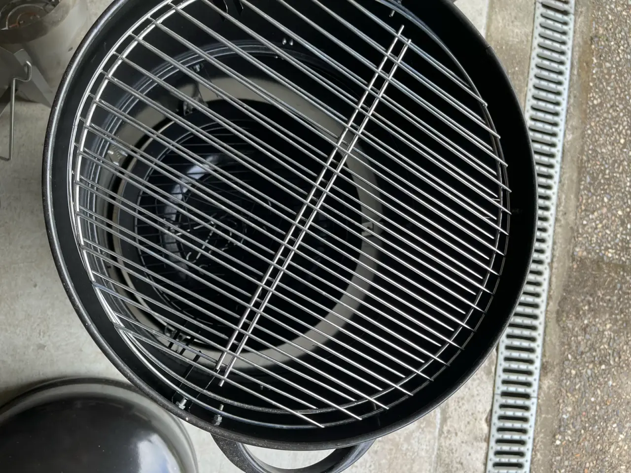 Billede 4 - Bare grill / Røggrill / røgeovn 3/1 og Weber
