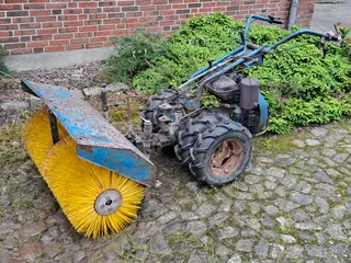 Nibbi G719, fræser, kost, fingerklipper og skraber