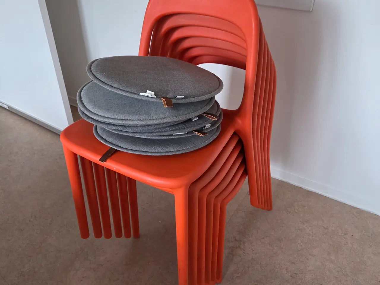 Billede 1 - 6 stk URBAN IKEA stole inkl. Hynder. Bord gratis.