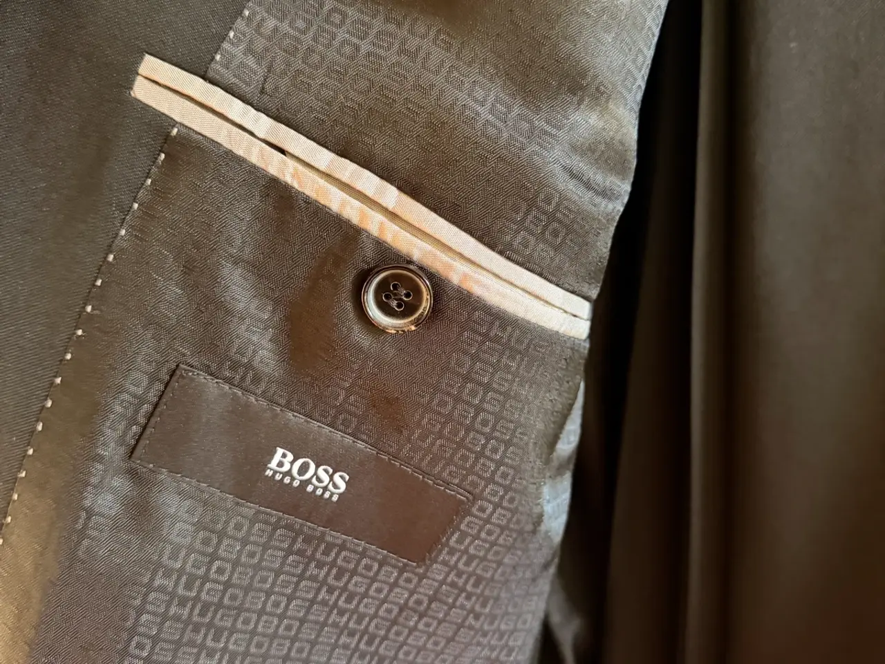 Billede 4 - Hugo Boss herre jakkesæt, str 54 sort