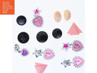 Samling af knapper og klemmer (str. 13 stk 5,5 cm)