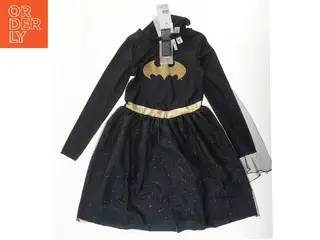 Sort Batman kjole med hætte og tylskørt fra H&M (str. 134)