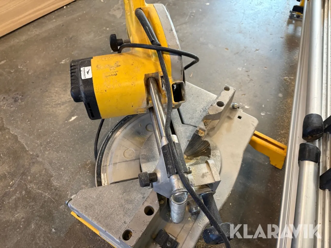 Billede 9 - Kap-/geringssav med udtræk. Dewalt DW700-XE