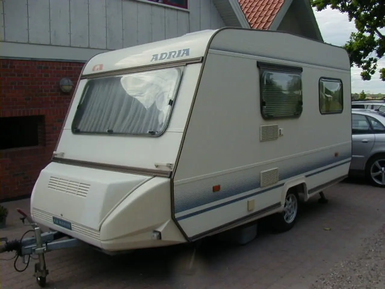 Billede 8 - Lille campingvogn med stort nyt fortelt udlejes. 