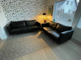 2 sorte lædersofaer