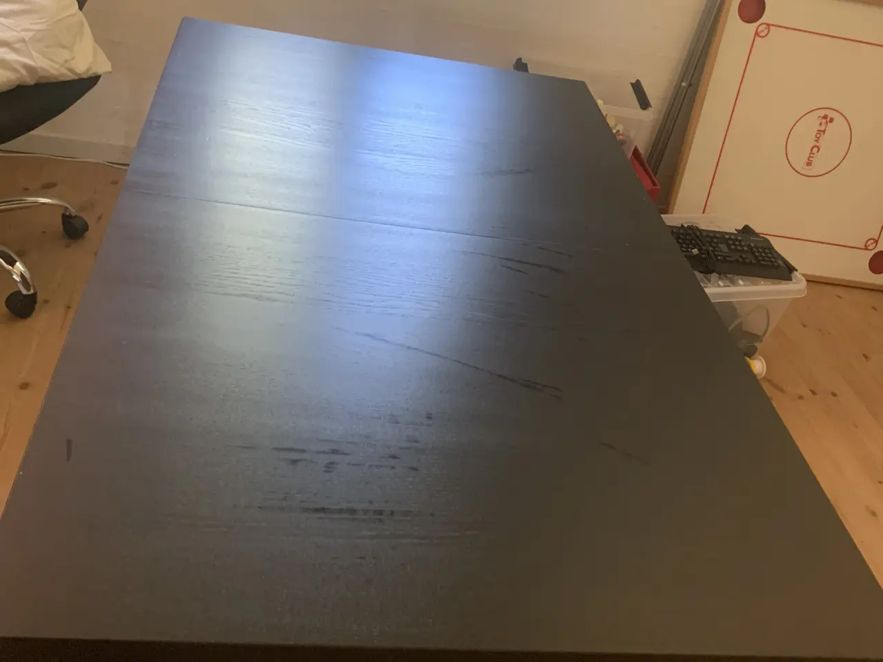 Billede 1 - Spisebord i bejset træ