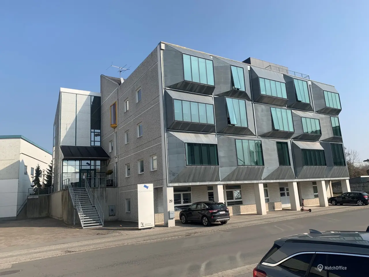 Billede 3 - Nyrenoveret kontor med havneudsigt