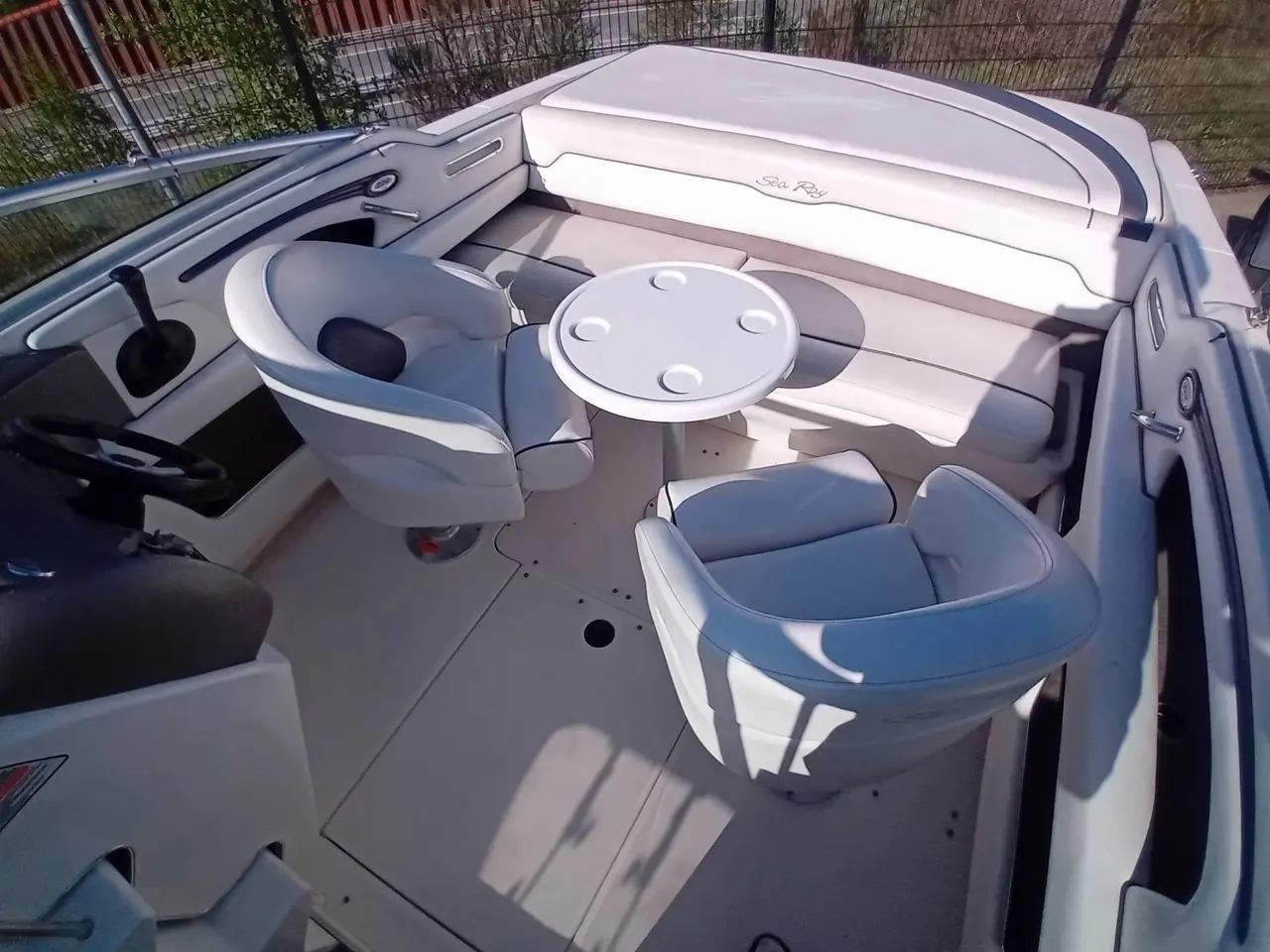 Billede 14 - Searay 220 Sunsport m/ Mercruiser 4.3 - Skarp efterårspris