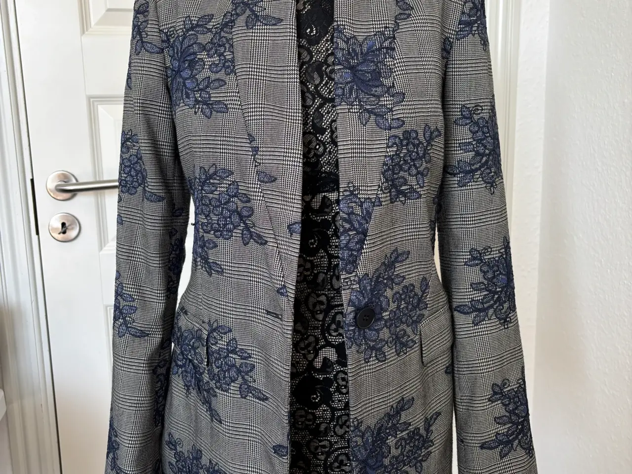Billede 4 - Zara ternet blazer med mørkeblå blonder – Str. S