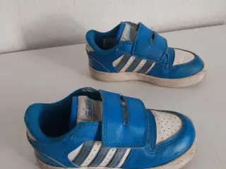 Adidas sko str 26
