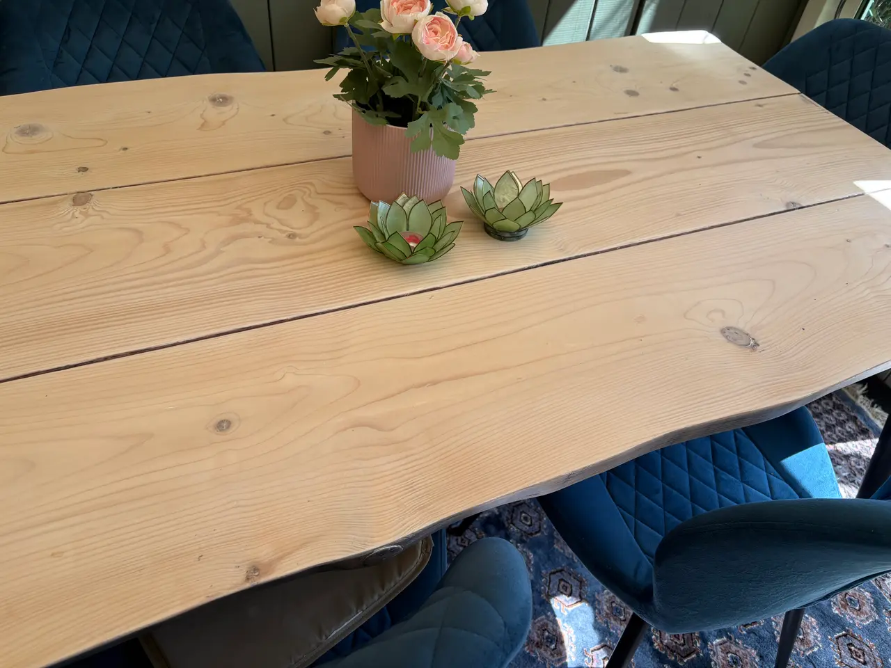 Billede 2 - Spisebord med 6 stole I velour