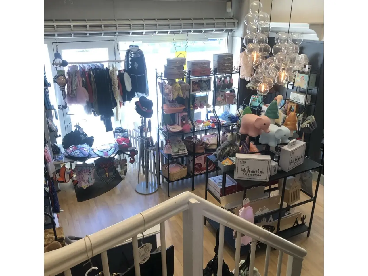 Billede 2 - Super skøn andelsbutik i tre etager sælges!