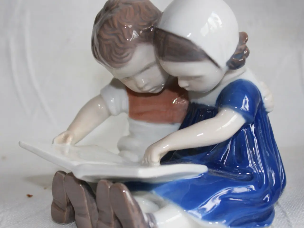 Billede 2 - Læsende børn, figur fra Bing & Grøndahl