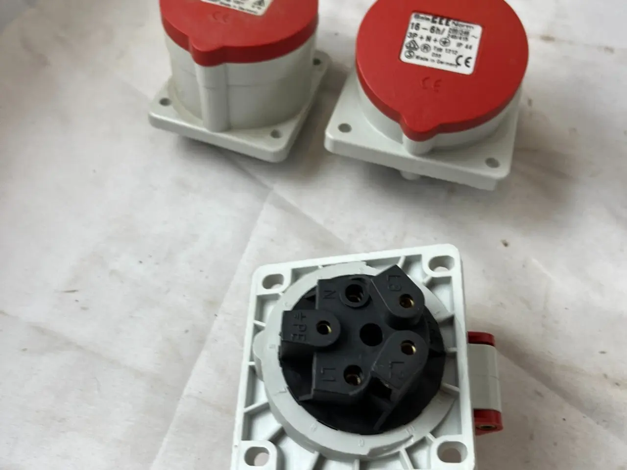 Billede 9 - Bals 1212 IEC 16A 3P+N+E 6h IP44 Panel Socket 3x