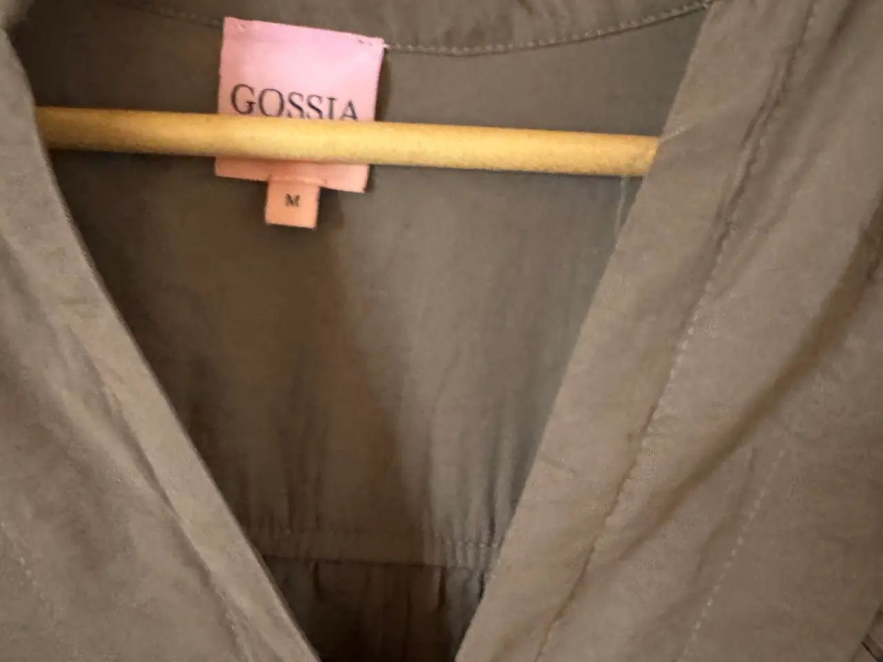 Billede 2 - Flot Gossia kjole med mange detaljer, brun, str. M