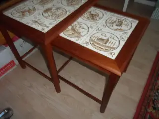 Retro indskudsborde i teak med kakler.