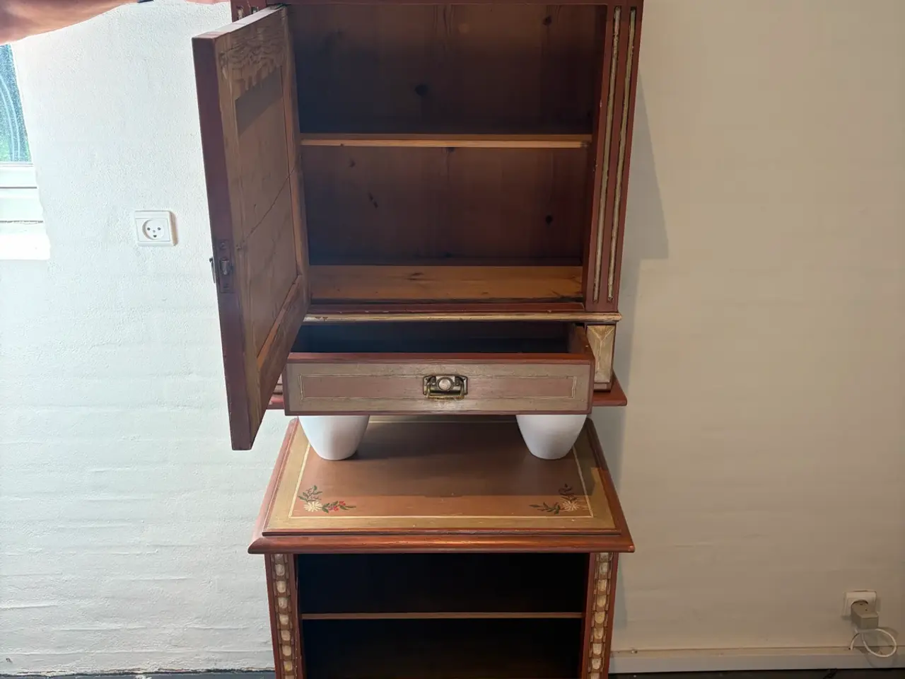 Billede 4 - Antik vitrine, skab og overskab