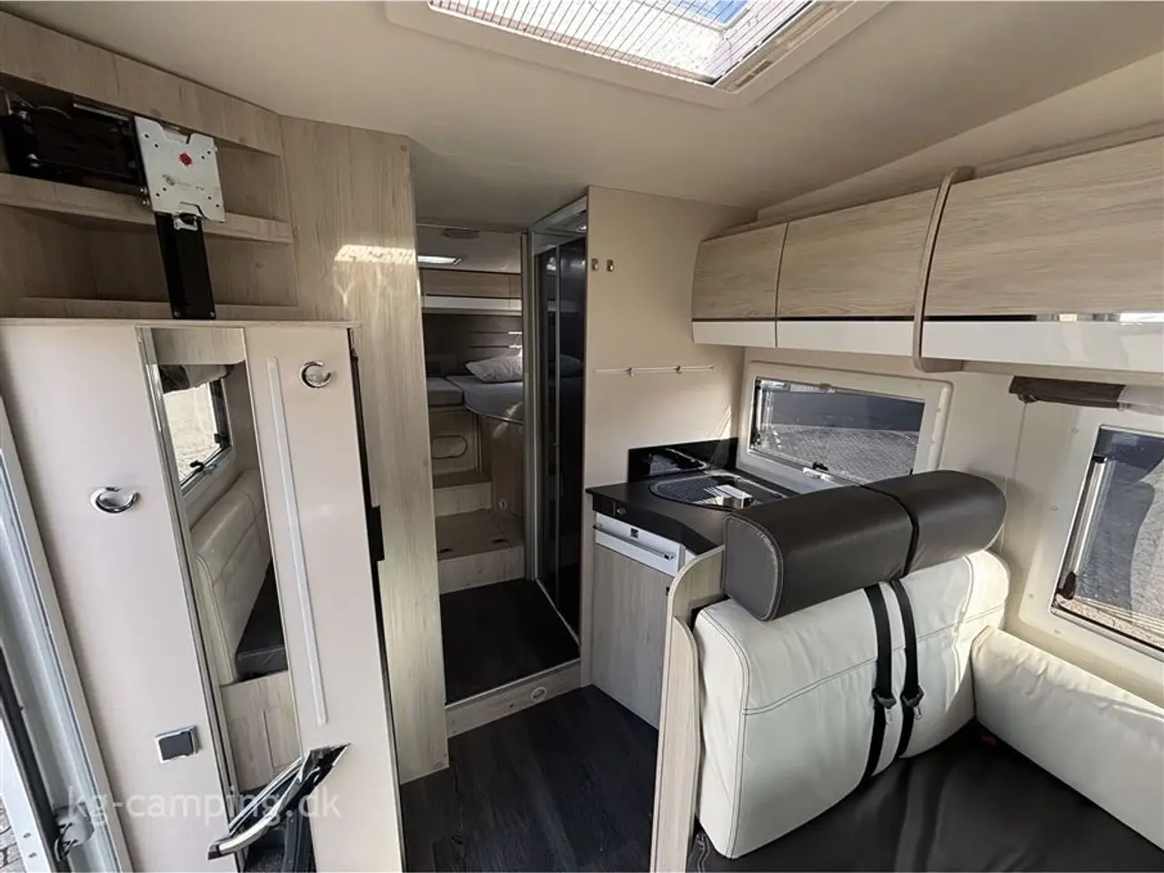 Billede 7 - 2021 - Chausson First Line C717   Rummelig familiecamper med masser af komfort!  Vejet til 3032kg inkl 1/2 Tank.