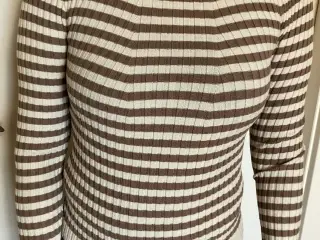 T-shirts fra Pieces str. S ,50% viscose,28% poly