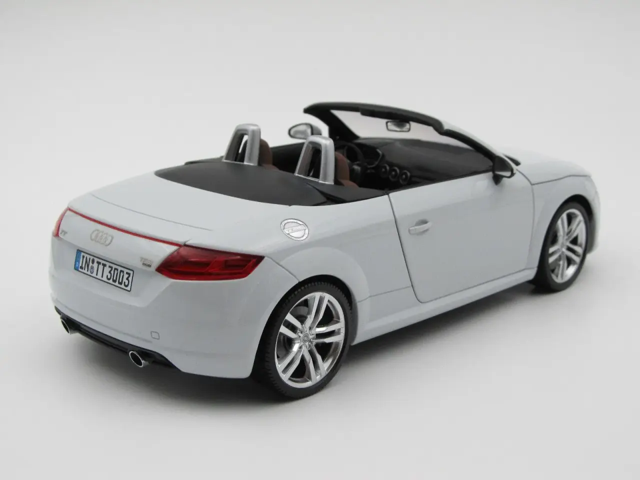 Billede 2 - 2014 Audi TT Roadster 1:18 - MINICHAMPS
