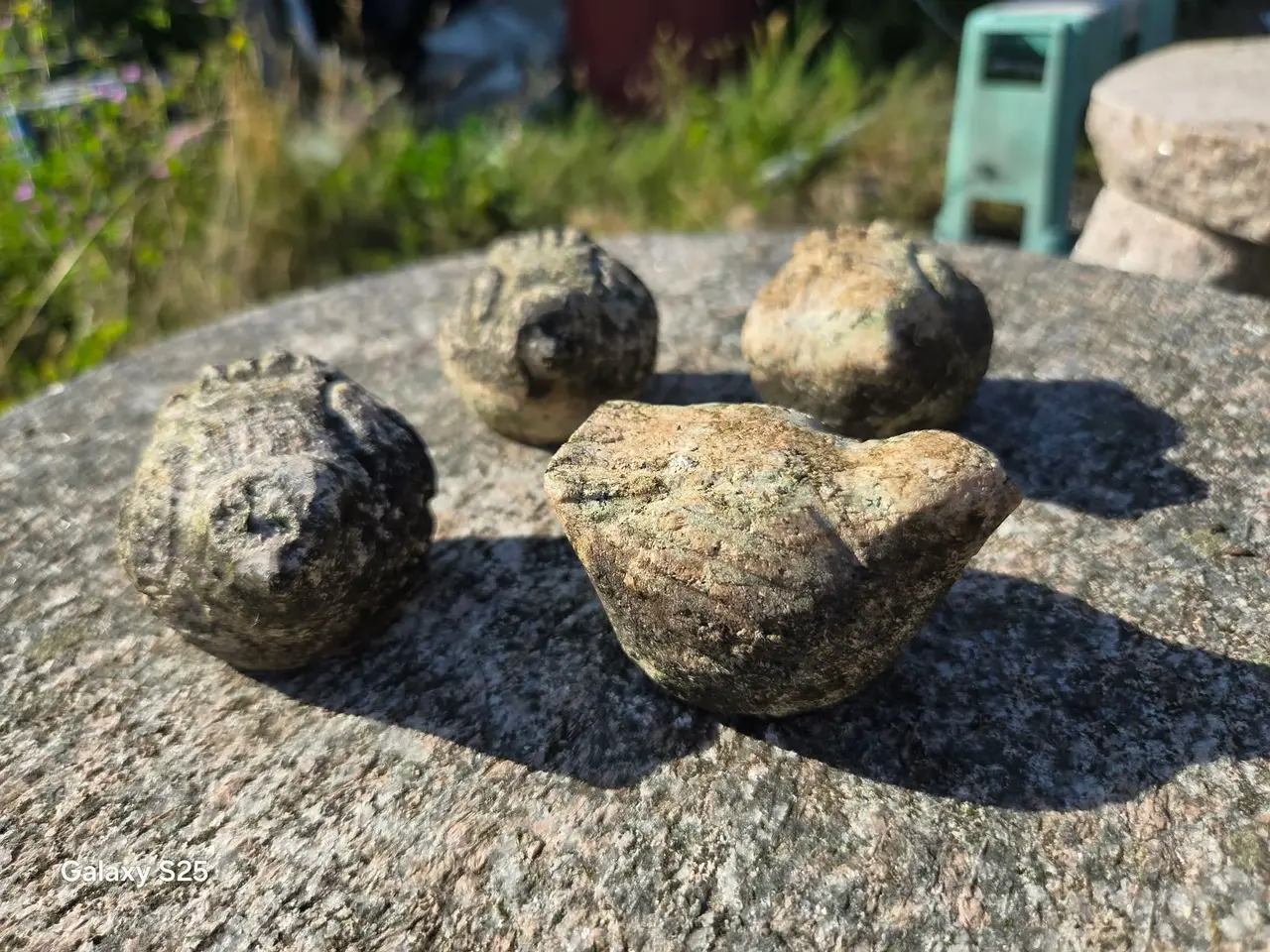 Billede 3 - Granit fuglebad med 4 små løse fugle