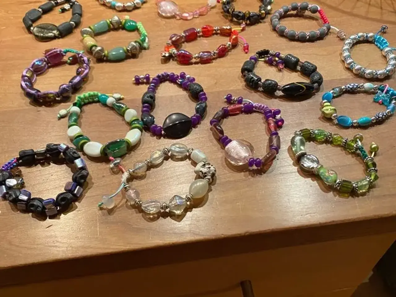 Billede 1 - Nye knyttede armbånd