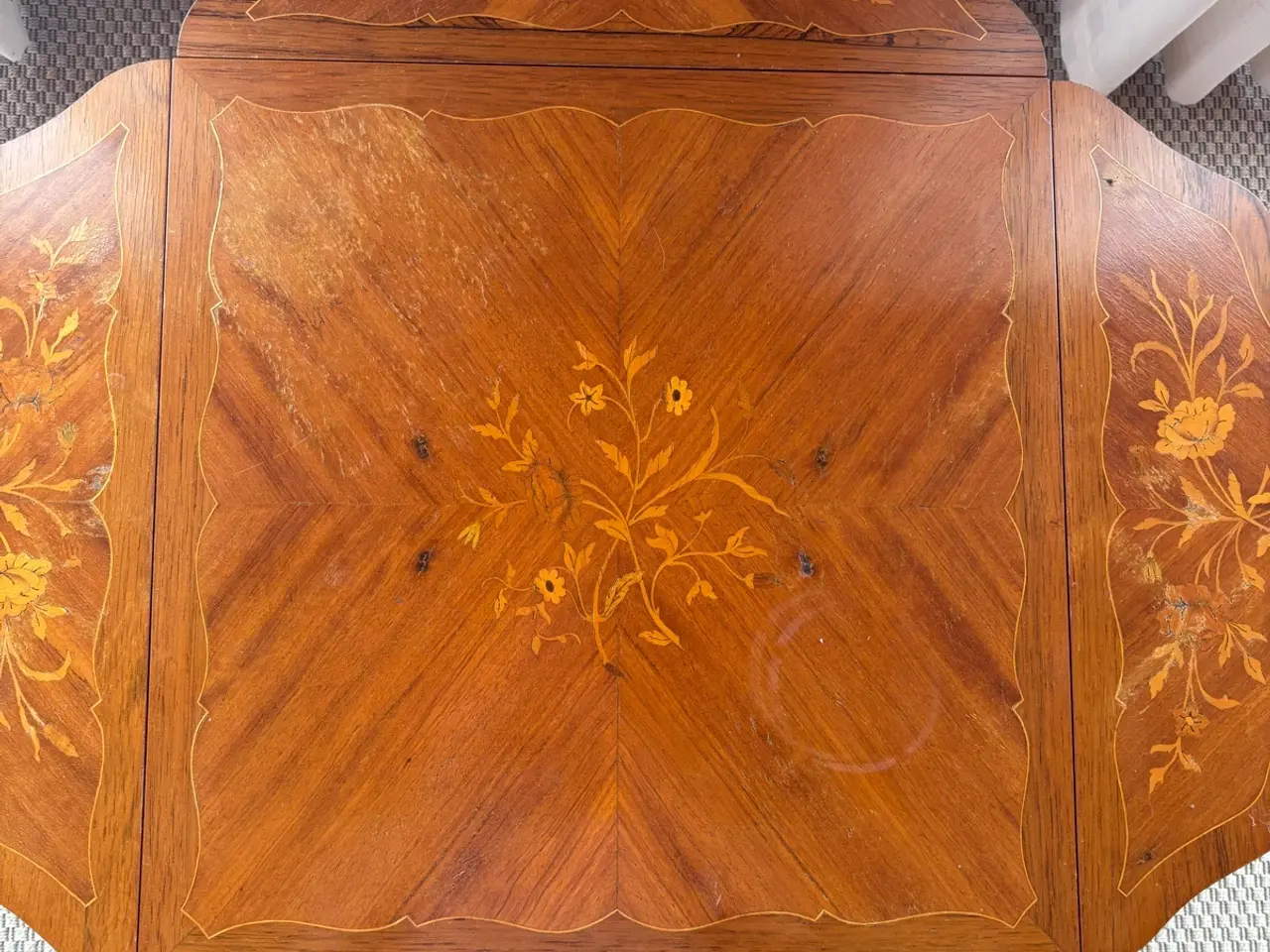 Billede 3 - Klapbord i træ med blomsterintarsia