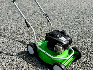 Fin plæneklipper sælges