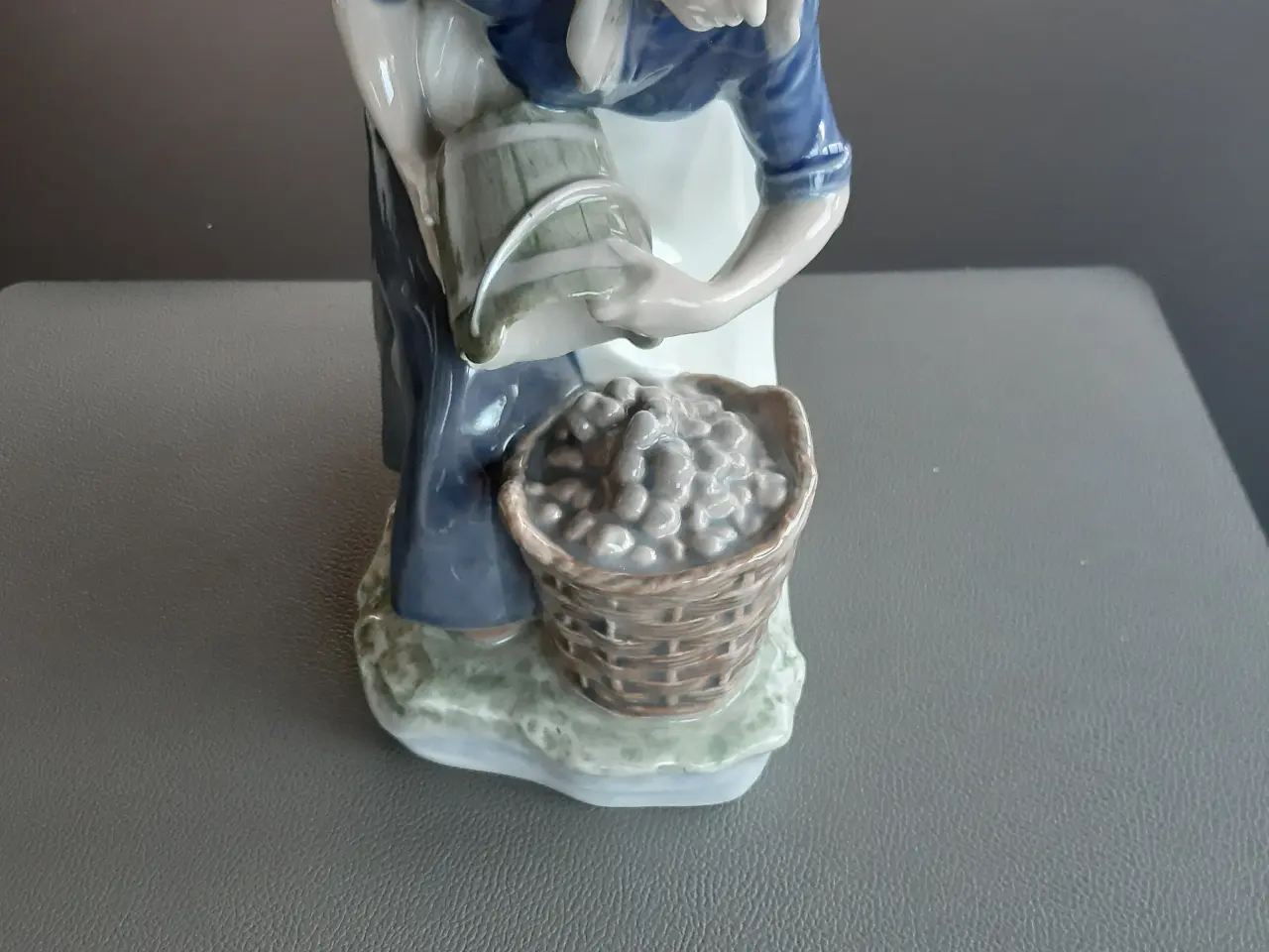 Billede 4 - Kgl.figur Kartoffelsamleren