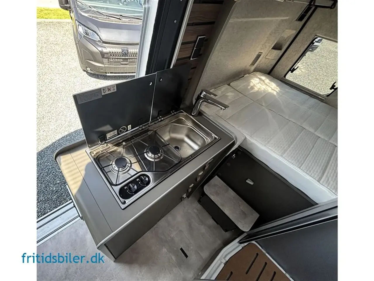 Billede 7 - 2024 - Hymer Ayers Rock 140 HK   Hymer Ayers rock top modellen af Hymers campervan på KUN 541 cm.