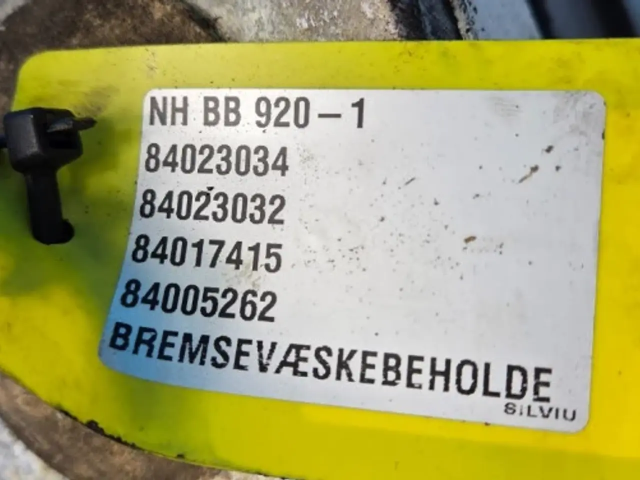 Billede 15 - New Holland BB920 Bremsevæskebeholder 84023034