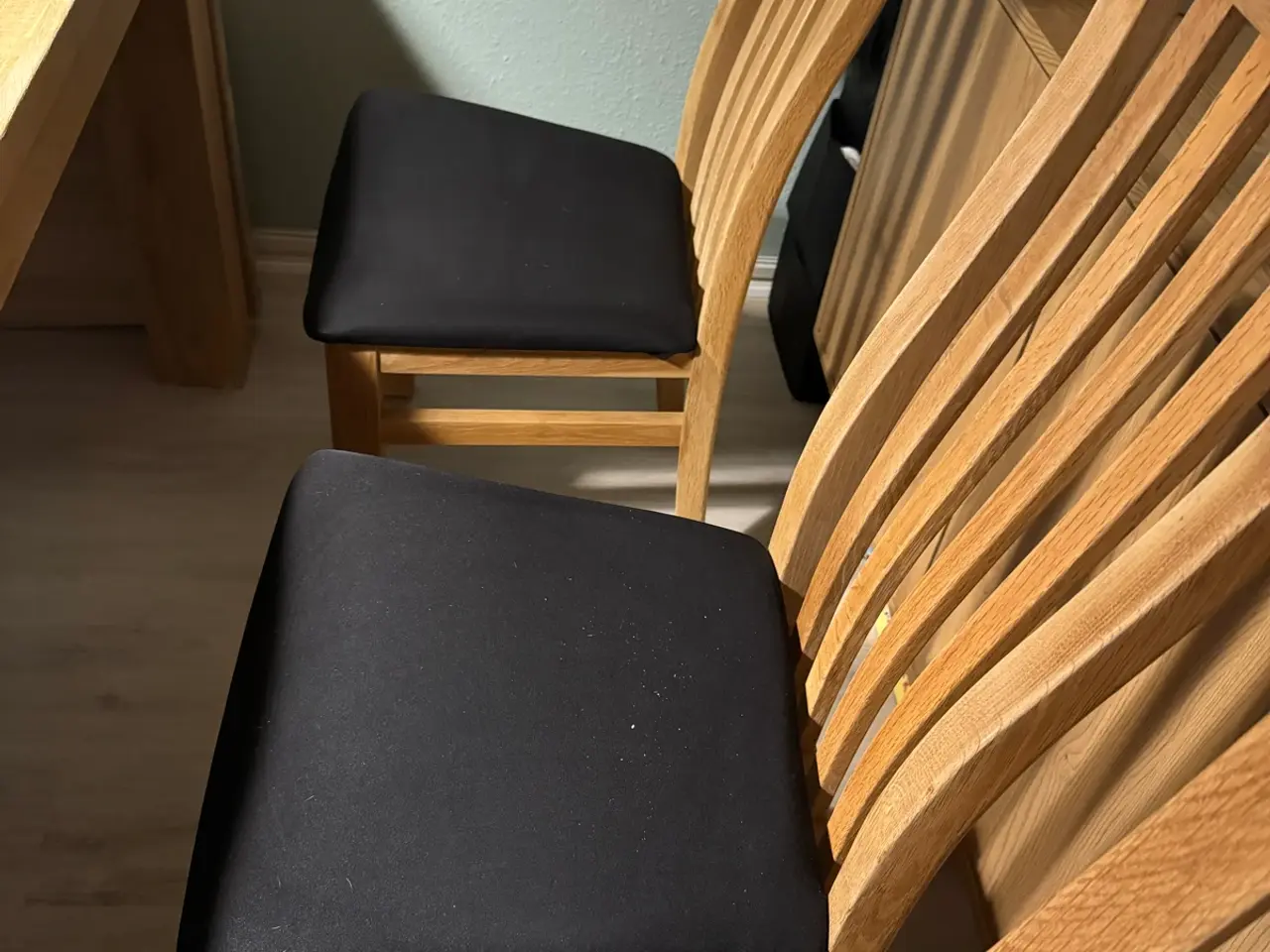 Billede 3 - Velholdt massivt Egetræs spisebord 