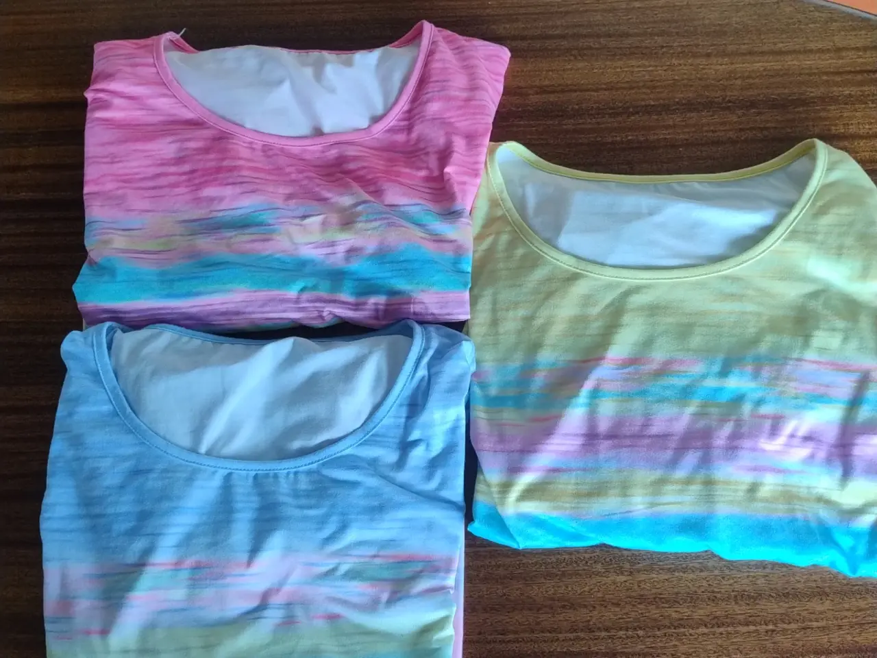 Billede 1 - 3 T-shirts i sommer friske farver