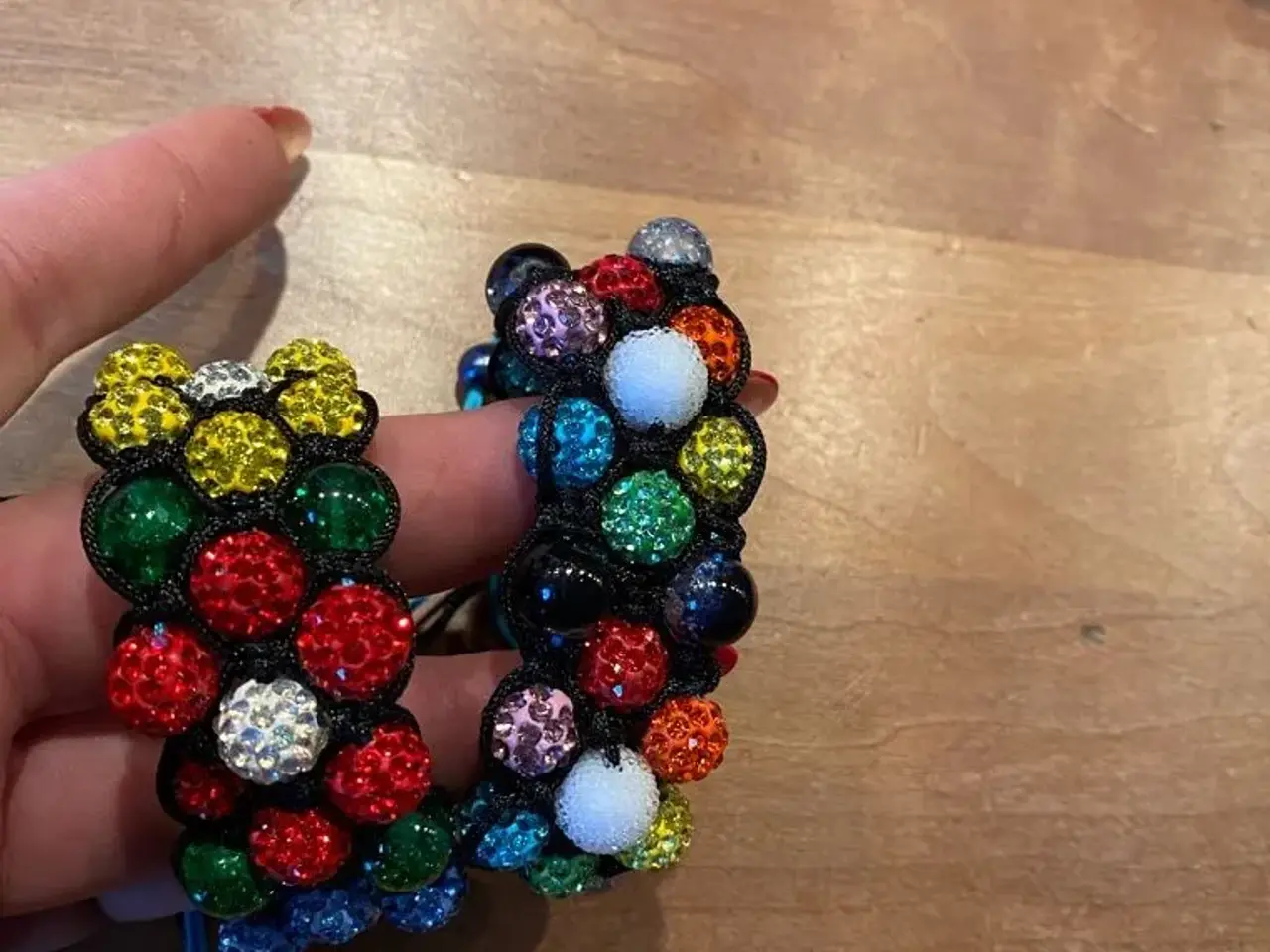 Billede 1 - Flotte nye knyttede armbånd