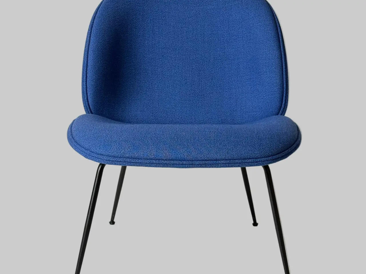 Billede 3 - GUBI Beetle Loungestol – Blå med Sort Stel
