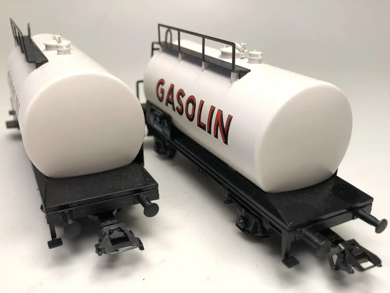 Billede 5 - TRIX...2 GASOLIN TANKVOGNE 24200-04