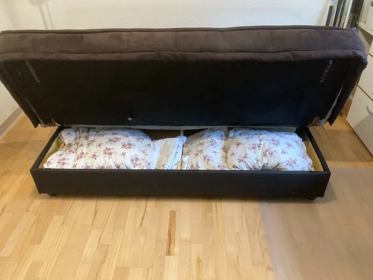 Billede 2 - Dobb. Sovesofa med magasin.