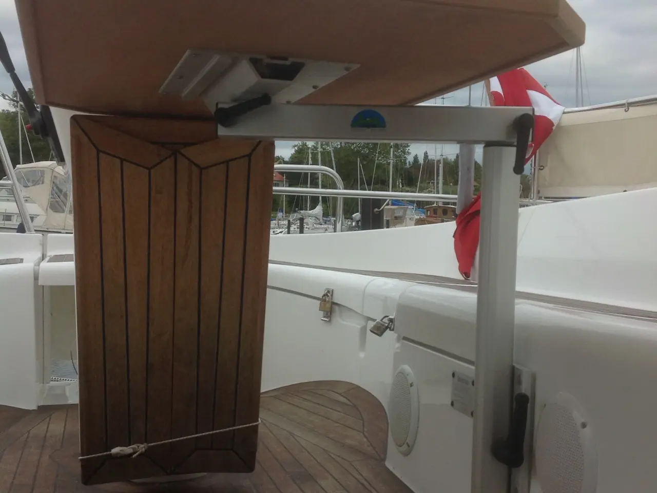Billede 6 - Cockpitbord (teak), med bordsystem.