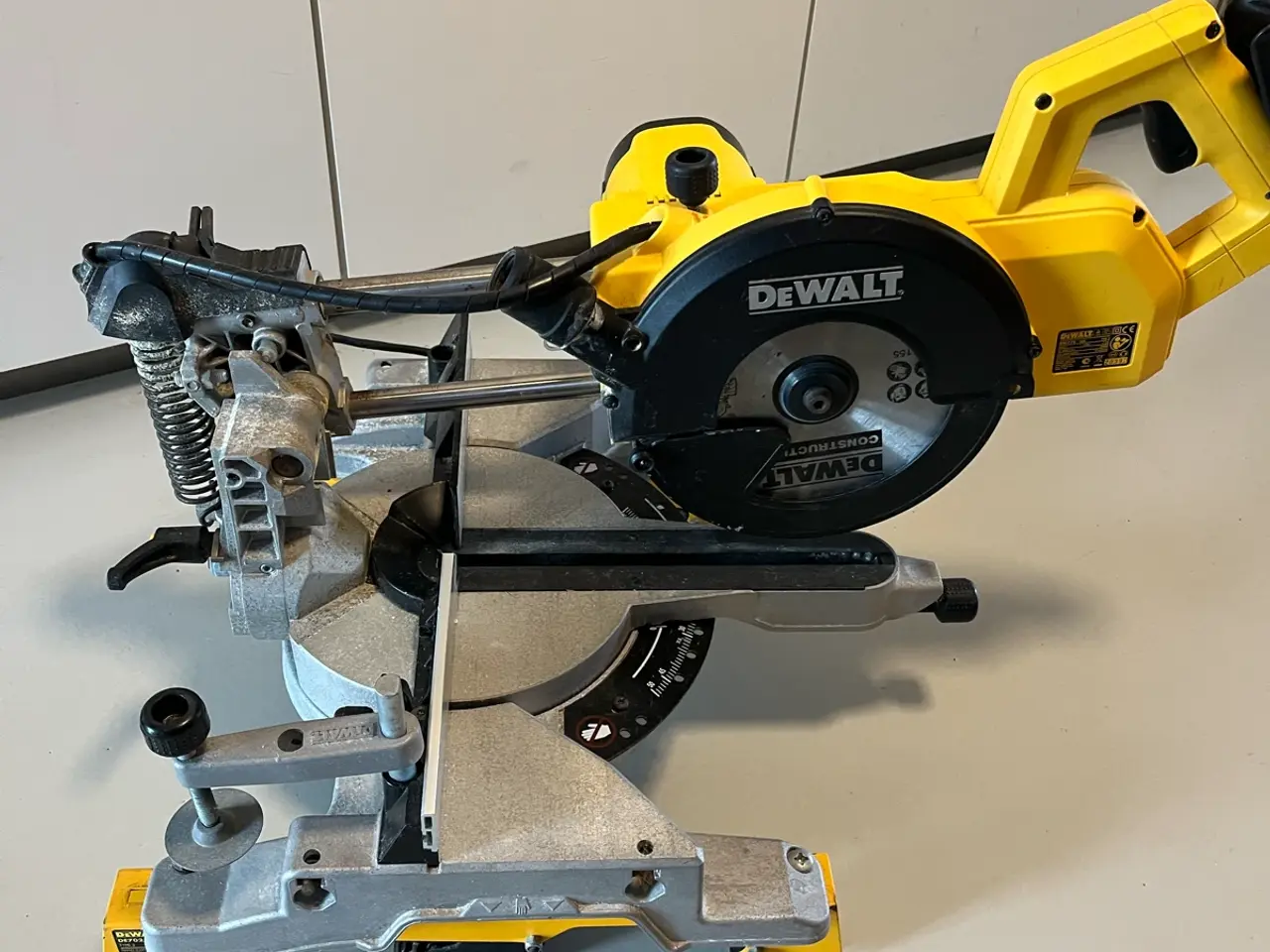 Billede 3 - DeWalt DW 770 kap/geringssav